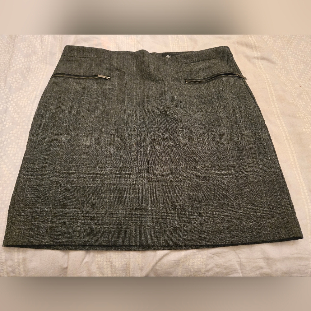 Reitmans Gray Pencil Skirt with Zipper Accents